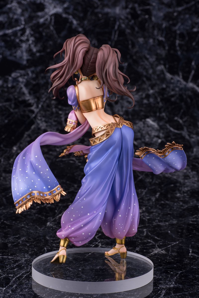 アクアマリン 久慈川りせ フィギュアのご紹介 服の色だけではなく 装飾なども細かく施されとても上品 上半身をくねらせたポーズはドレスの動きとマッチして ふわっとした動きのあるフィギュアになっています アラビアンナイトの世界をお楽しみ