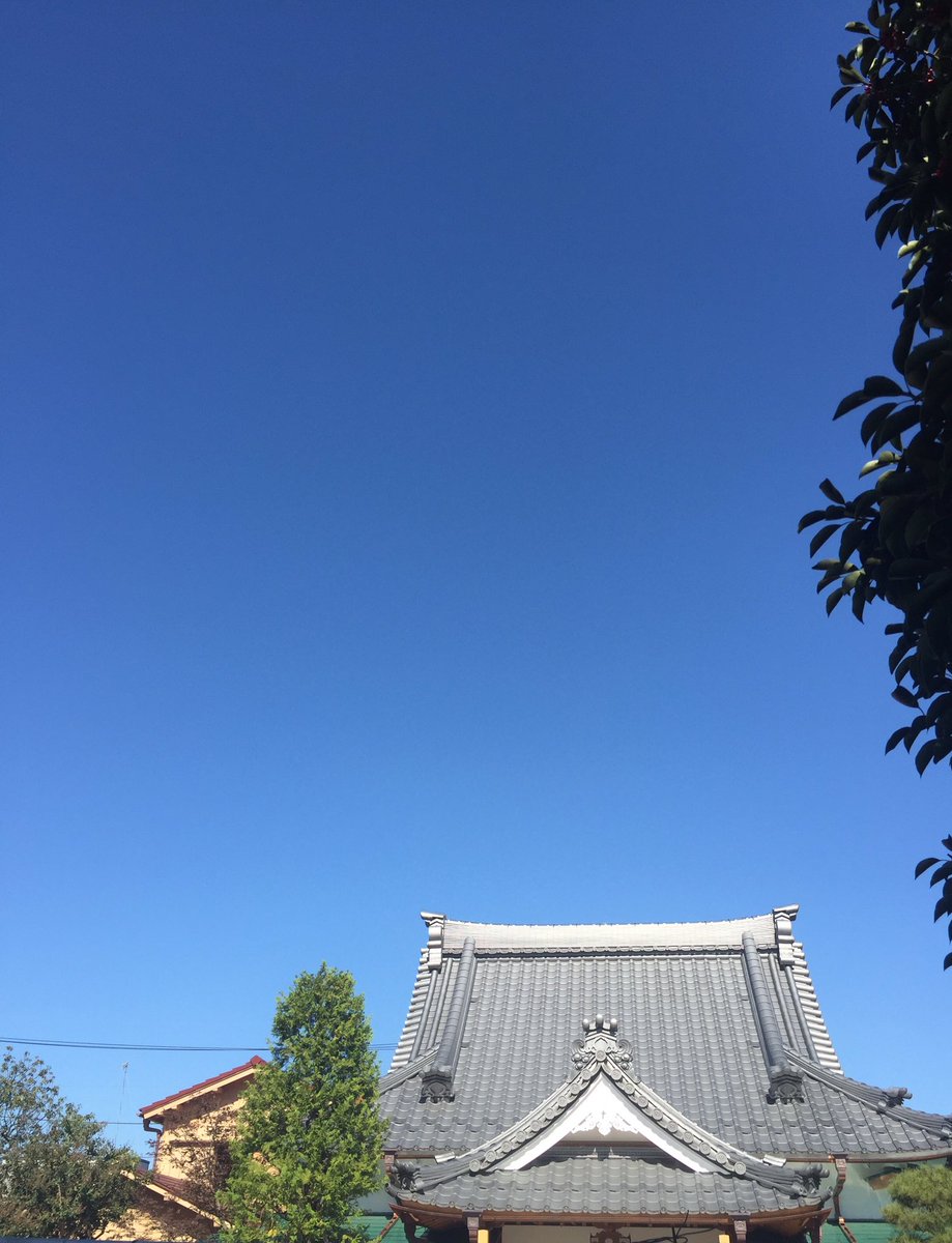 真如苑インフォメーションさんのツイート 今年最後の夏日 と言われている今日ですが 立川の総本部上空は素晴らしい秋晴れです 振り返ればうっすらと今年初冠雪の富士山も