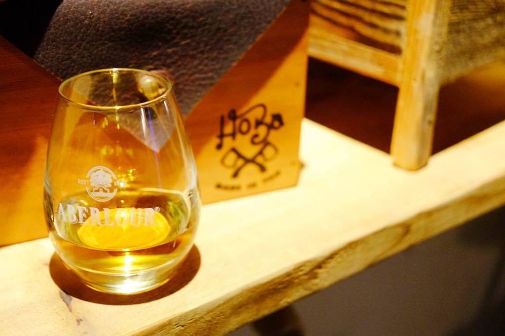 Meighan (@megzzz) on Twitter photo Fantastic evening at <a href="/Hoboworks/">Hobo Woodworks</a> sampling @AberlourVC w/ <a href="/KeithTrusler/">Keith Trusler</a>! <a href="/CorbySW/">Corby Spirit and Wine</a> #madefrome… ift.tt/2eQEKde Fantastic evening at <a href="/Hoboworks/">Hobo Woodworks</a> sampling @AberlourVC w/ <a href="/KeithTrusler/">Keith Trusler</a>! <a href="/CorbySW/">Corby Spirit and Wine</a> #madefrome… ift.tt/2eQEKde