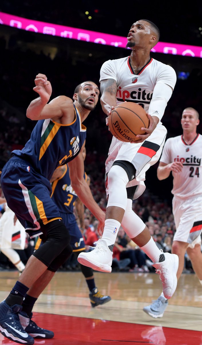 NBA's tweet photo. #RipCity holds off @utahjazz 113-104 behind Dame's 39 point performance. Joe Johnson lead UTA with 29. https://t.co/QnhcqX3wE5