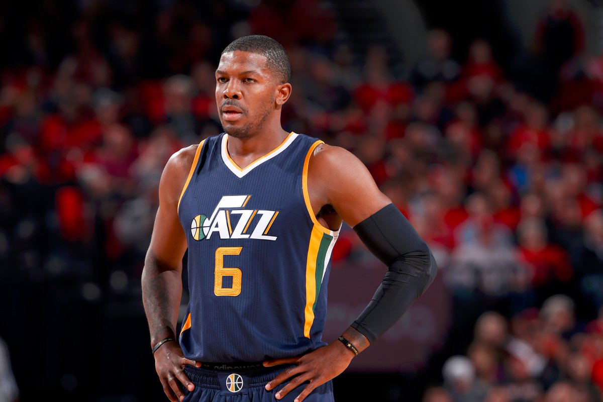 NBA's tweet photo. #RipCity holds off @utahjazz 113-104 behind Dame's 39 point performance. Joe Johnson lead UTA with 29. https://t.co/QnhcqX3wE5
