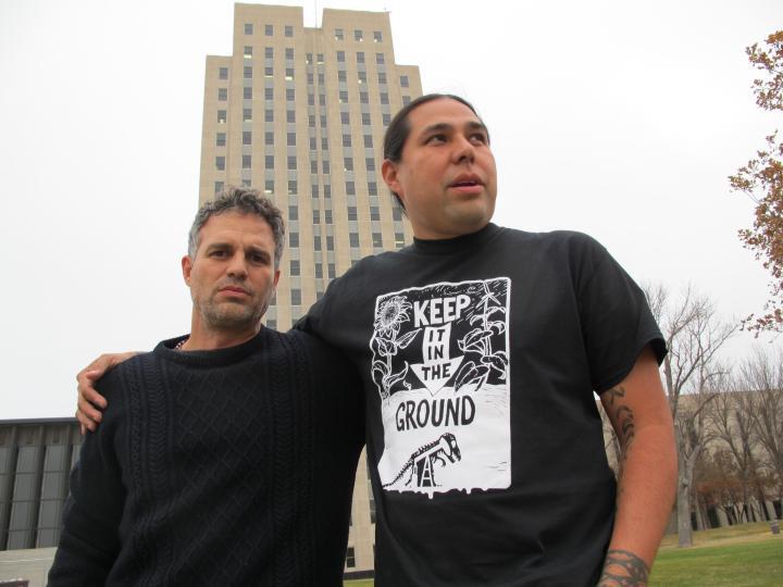 VinceSchilling's tweet photo. Actor @MarkRuffalo in North Dakota to oppose oil pipeline (standing with @DallasGoldtooth) #NoDAPL : https://t.co/h5is2cfB9S (from @AP) https://t.co/YemtSrHBkj