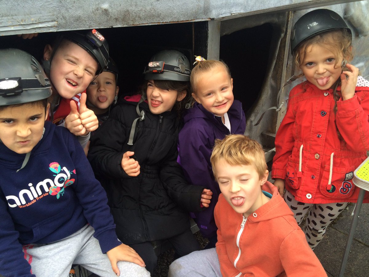 MountainMonkeys's tweet image. Fun morning down at #DorsetRoadCommunity Centre @WALHomes #archery #cave @MobileCaving @WiganAthSC @wiganhour @LeighNeighbours