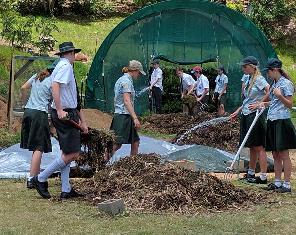 BerakahFarm's tweet photo. Here we go composting again! Yr 10 Ag Science.   2 heaps, one high in N, one high in C. #compostrocks @dirtgirlworld #compost #AgEdu https://t.co/eoMvMgVFG5