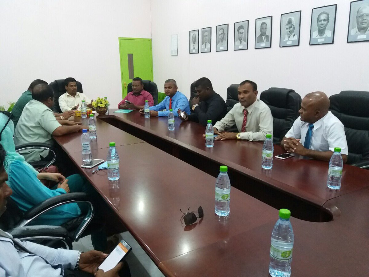 MoHmv's tweet photo. Min of Health @ANazim2019 and MoH Team meet Th.Atoll Council members https://t.co/ujTLTNtY0A