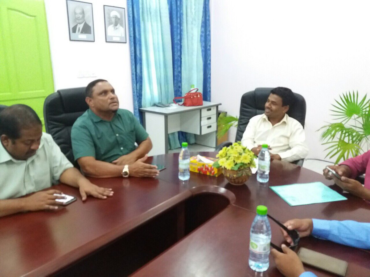 MoHmv's tweet photo. Min of Health @ANazim2019 and MoH Team meet Th.Atoll Council members https://t.co/ujTLTNtY0A