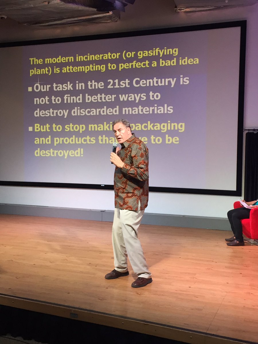 atamerica's tweet photo. Apa tantangan kita sekarang ini? Simak terus sesi #EnvironmentTalk #ZeroWaste & akan ada sesi tanya jawab, mention us! ;) https://t.co/kcY26svTf0