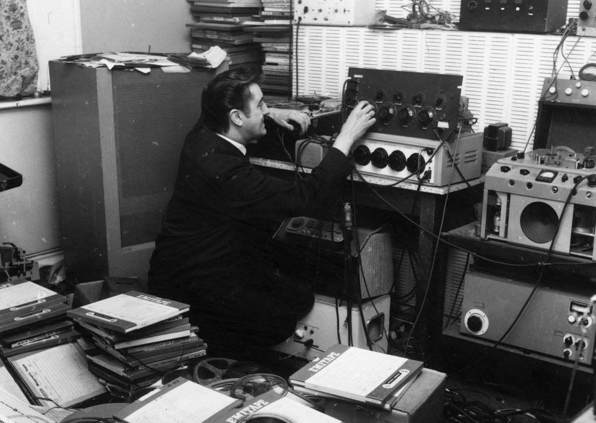 dark_shark's tweet photo. A Brief History Of The Studio As An Instrument #part1 #DaphneOram #PierreSchaeffer #PierreHenry #JoeMeek #BillPutnam https://t.co/7KoVgS1Yvx https://t.co/jAAod6amRH