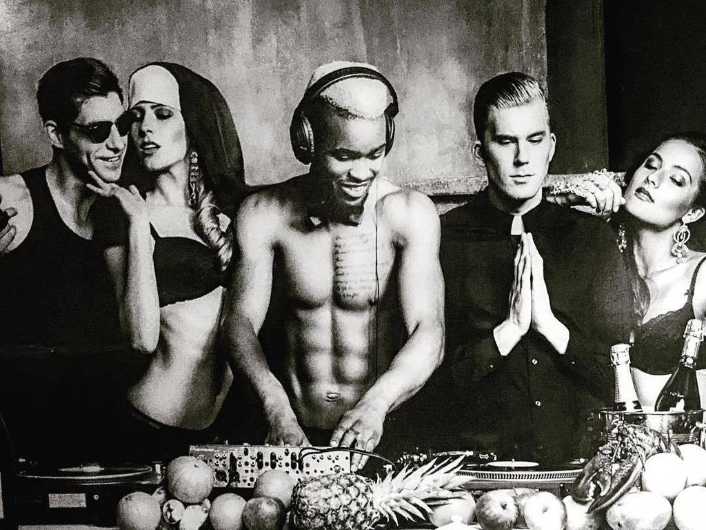 Molinvin's tweet image. A picture of a picture preparing sinner's dinner. #whynot #italia #preparingdinner #whatto… ift.tt/2eR9VVF