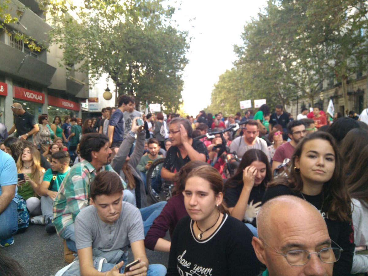 DocentesEncerrados tweet media