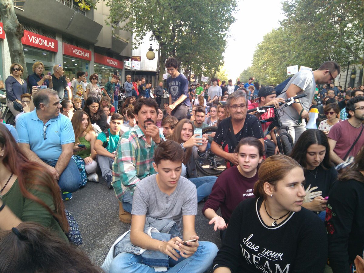 DocentesEncerrados tweet media