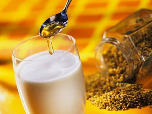 aragonentuvida's tweet photo. Para el dolor de garganta siempre viene bien una leche caliente con miel, claro esta con miel de Aragón #productoaragones https://t.co/pATqtjzk8a