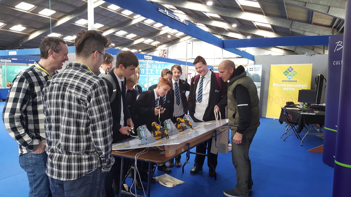 Headforwards's tweet image. Listen to @tobyparkins, @MikeTrebilcock and Harvey talk to @BBCCornwall about @SwCornwall at #CCS2016: bbc.in/2dmDcIx 2hrs 40 in.