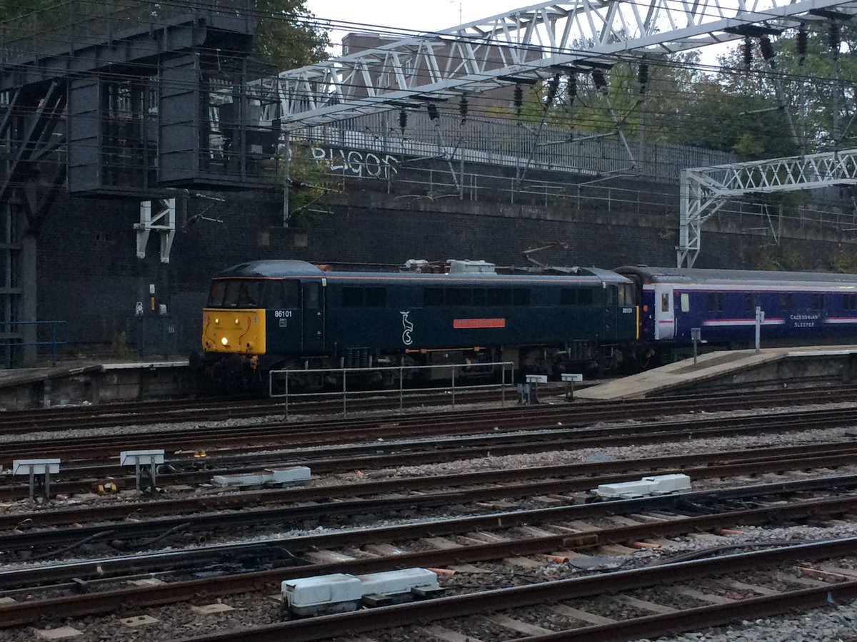 train_master73's tweet image. Not a bad line up for the sleepers at Euston today. @CaleyRail #sleepertrain #train #londoneuston
