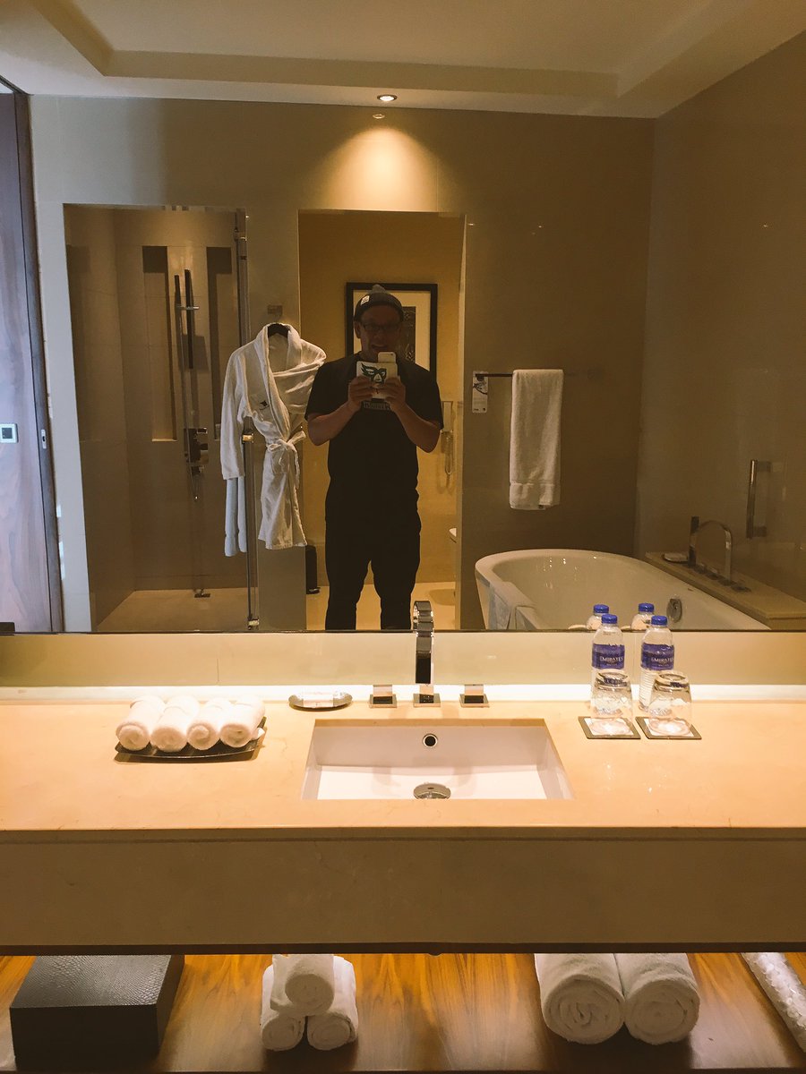 こんなバスタブ見たことない くそ これが石油のチカラか Dubai ドバイ お風呂 バスタブ Kazmasakamoto 石油王に俺はなる Kazma Sakamoto Scoopnest