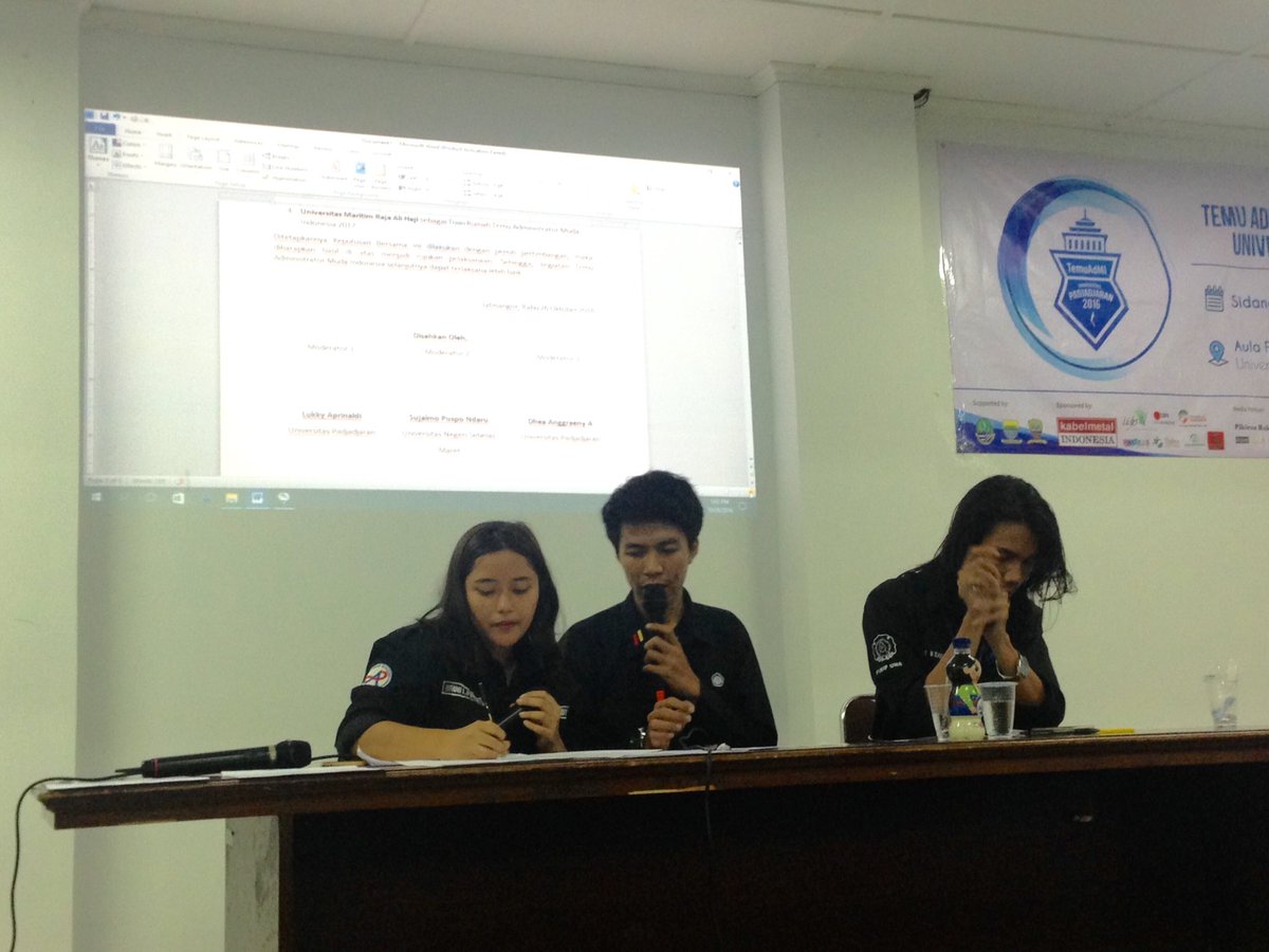TemuAdMI2016's tweet photo. [LIVE REPORT]

Penandatanganan hasil keputusan Musyawarah Temu AdMI 2016 oleh para moderator

#TemuAdmi2016 #IniMomentum #SuarakanGagasanMu https://t.co/RsqGY1t0lf