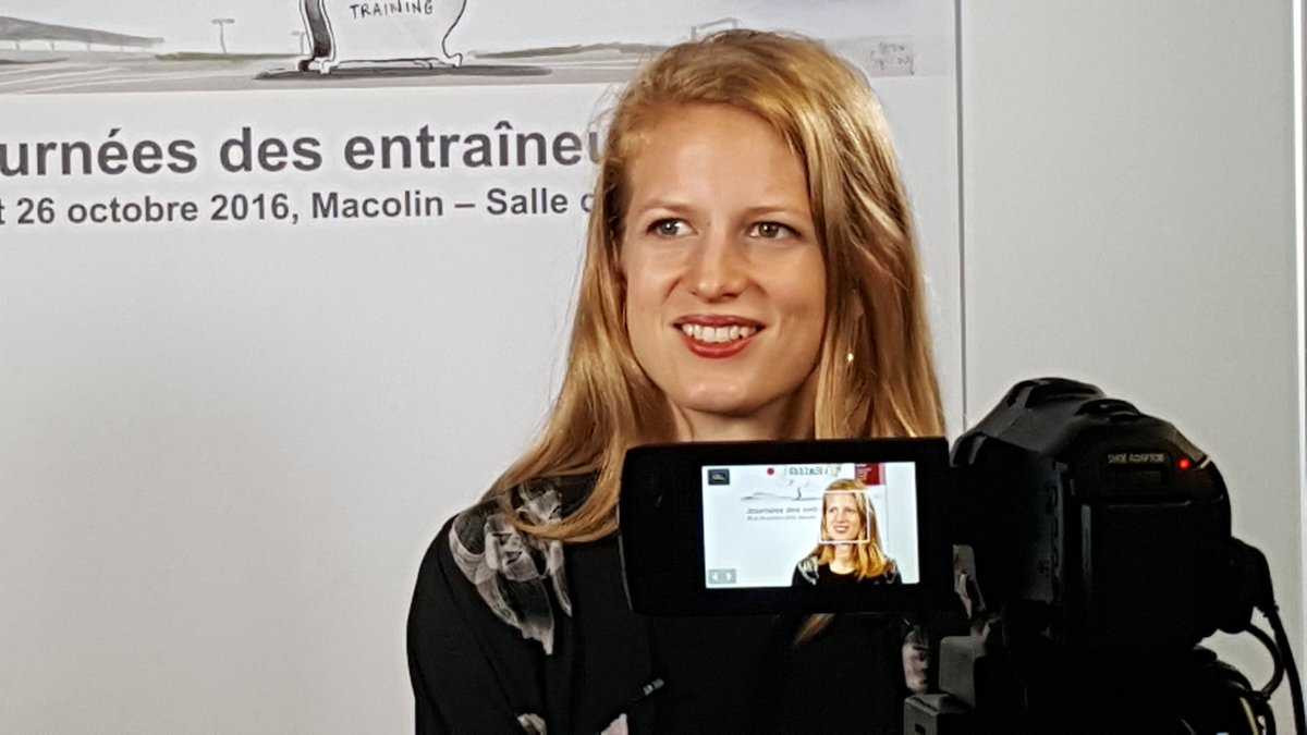 trainerbildung's tweet photo. Welchen Hit bringt uns die Zukunft? Leonie Thalmann vom Gottlieb Duttweiler Institute zu Zukunftsaussichten im Sport #MTT16 @trainerbildung https://t.co/kvrxKnztQn