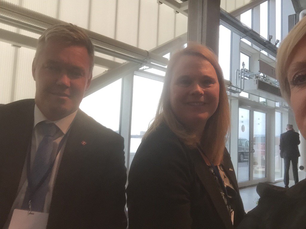 LenaGothberg's tweet photo. Svenskar i Köpenhamn @ #dmf16 @Attilapia & Erik Hånell @stenabulk #sjöfart #maritim https://t.co/sdIG7bU2ew