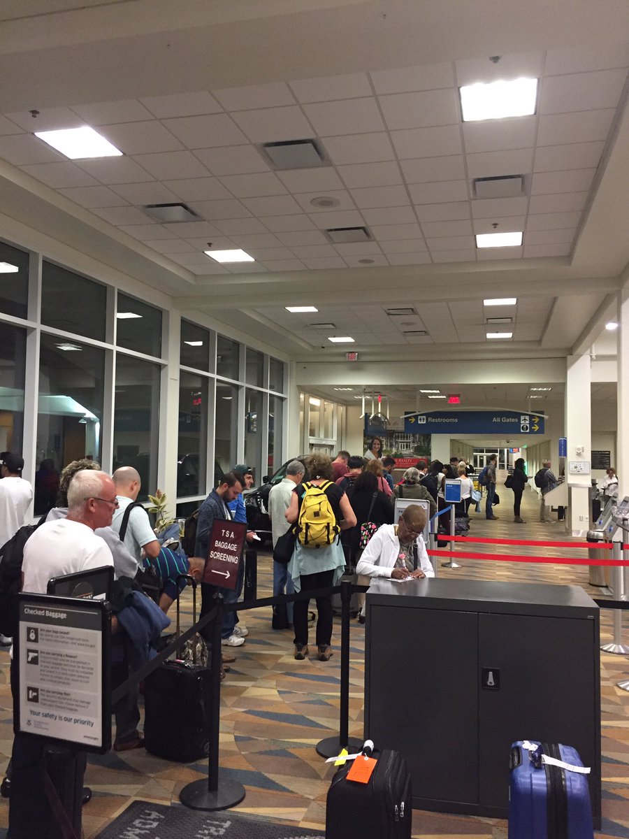 Macys_Andrew's tweet photo. GNV what's going on?! All the way back in ticketing...never thought I would see the day https://t.co/bJQauK4TKG