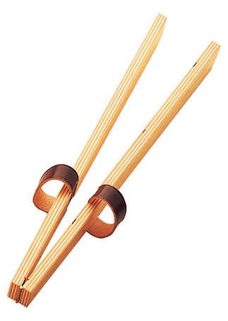 Tbsk管弦楽団 鞭 むち という楽器をご存知ですか 英語ではslapstickやwhipと呼ばれます その名の通り鞭 を打った時のような ﾋﾟｼｯ という音が印象的な楽器です オーケストラで使われるのを見るのは珍しいかもしれません ラヴェルのピアノ協奏曲は鞭