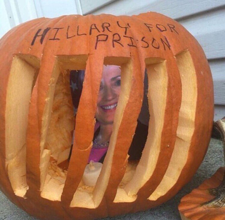 ThatFratLyfe69's tweet photo. Thank God for Halloween🎃 https://t.co/0En7LvSGzx