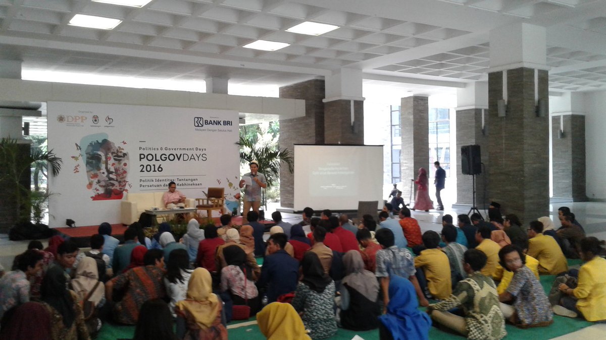 PolgovDays's tweet photo. [ LIVE REPORT ]
Sedang berlangsung diskusi ttg tema Polgovdays yaitu Politik Identitas, yg bertajuk Warung Politik https://t.co/vFX3VAmUz9