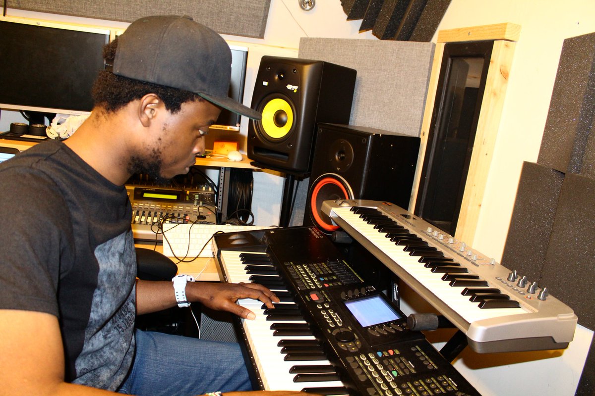 YAWEHUNIQUE's tweet photo. Still working. Trying to make the right sound. Stay focused on your craft and let nothing distract you!! #unique_creation #yawehunique https://t.co/yf6TJx7qXS