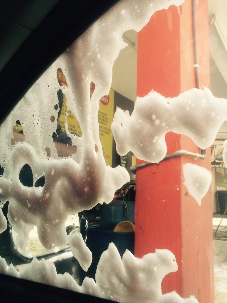 wahyunwldn's tweet photo. Ambil upah bawak kereta client gi mandi.. #runnerKL https://t.co/JxWSTQUCup