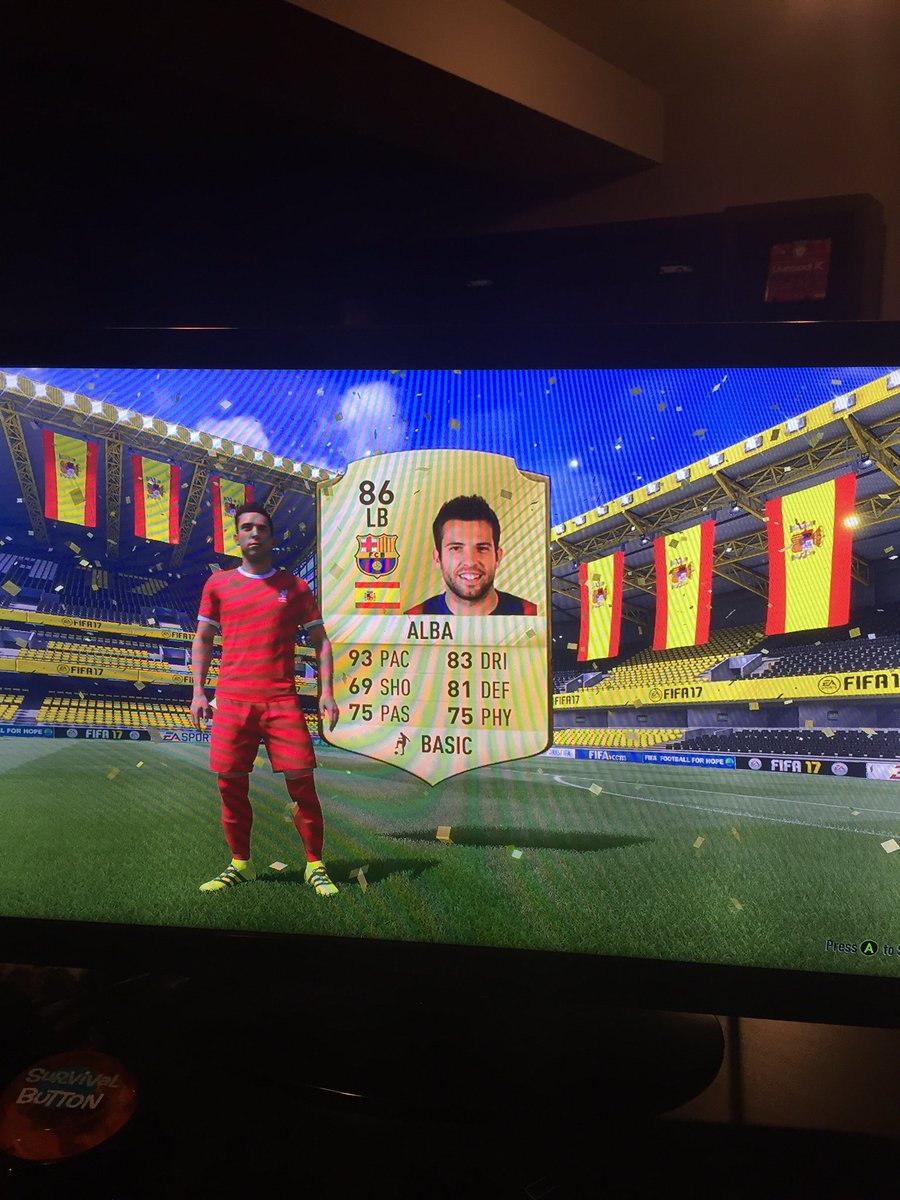 stylianos08's tweet photo. First mother friggin walkout baby!!! #finally #draftrewards #fut17 @EASPORTSFIFA #thanks #BetterLateThanNever https://t.co/OMZaMwEVNO