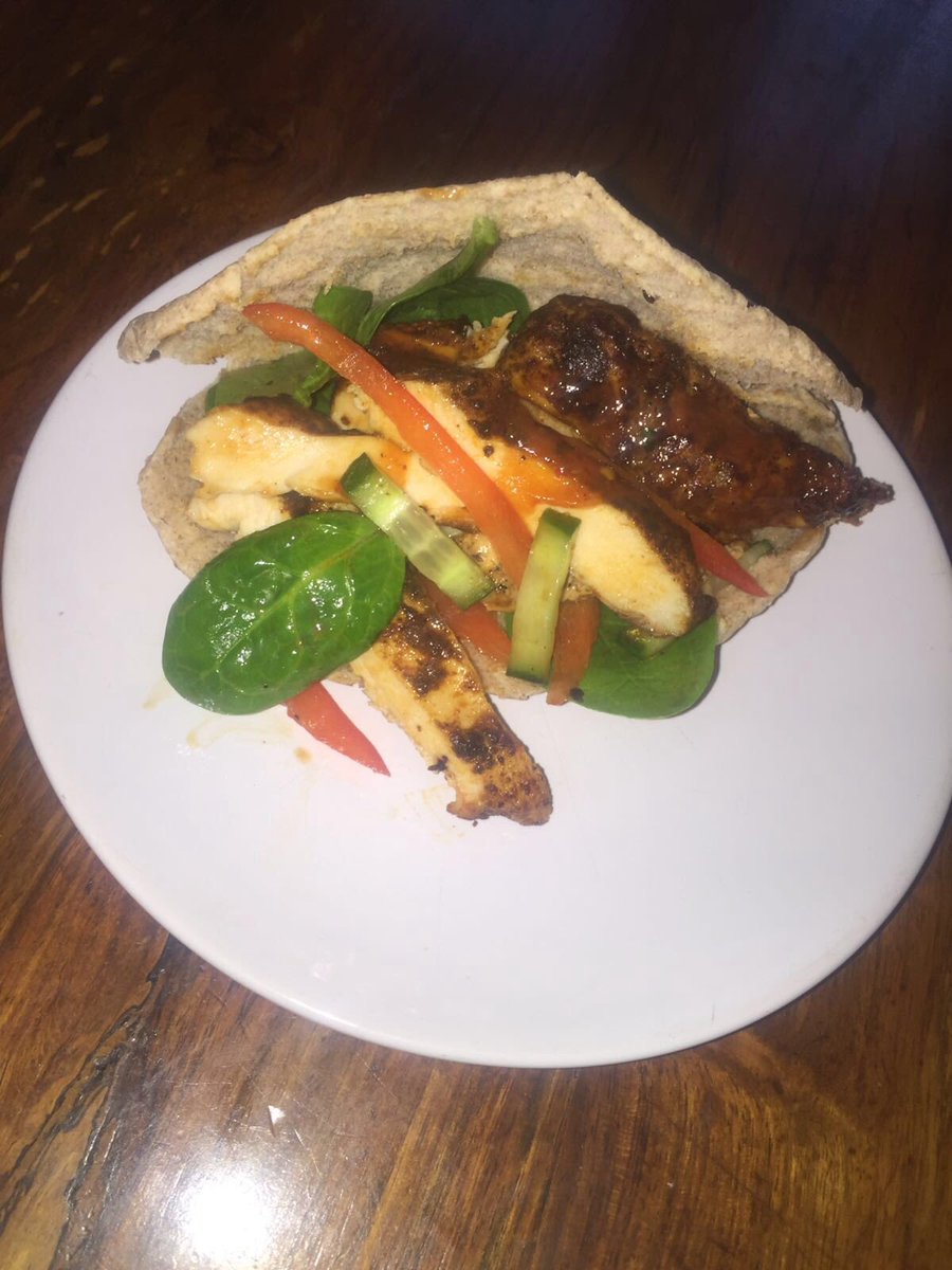 welsheatswell's tweet photo. Blackened BBQ chicken with homemade chilli sauce #bbq #HealthyEating #simple. for full recipe visit the @Welsheatswell @Facebook page https://t.co/cjW2Hp6J1W