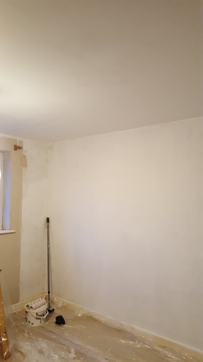 sawa2481's tweet photo. Fed up already of this decorating #painting #newplaster #bedroom #chaos #halfterm #tooearlytopaint https://t.co/gKbV6uHaCJ