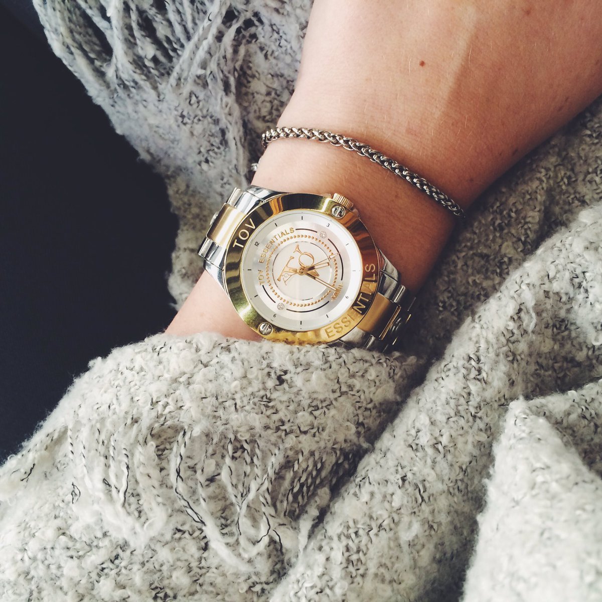 TOVEssentials's tweet image. Cosy meets stylish 💛 #tovessentials #jewelry #bracelets #watches #lovetov #armcandy