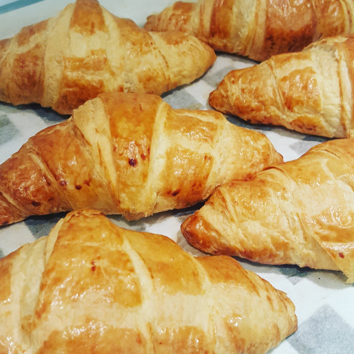 riodocbcn's tweet photo. Date prisa... croassaint acabado de salir del horno... 😋😊😉 #desayuno #riodoc #soloenrio #foodie #foodporn #instafood https://t.co/ntDf2RdppV