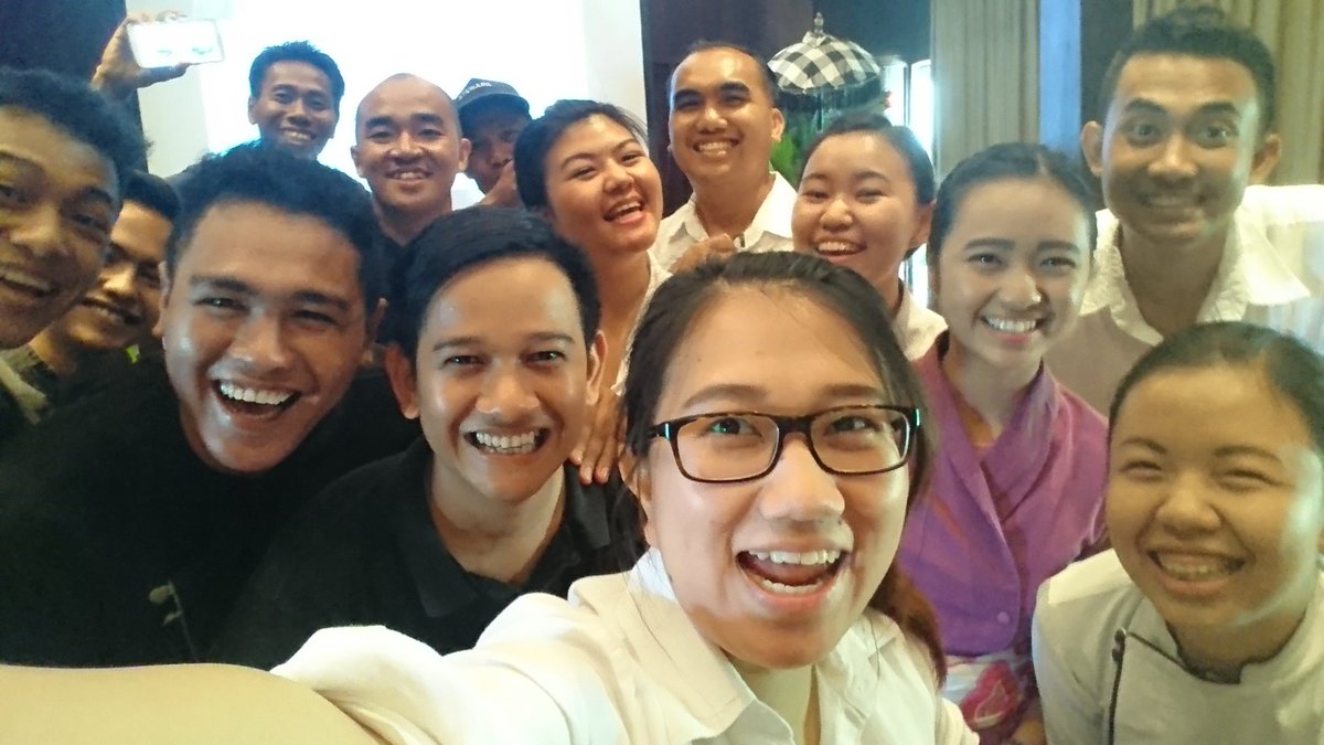 CG_gaby's tweet photo. @CraigS_Smith we are from Bulgari and followed you already! #APACchat https://t.co/FkcQAvceU8