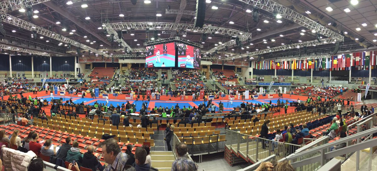 mangelesmoya's tweet photo. ¡@DamianHQuintero ya está compitiendo! Pasa primera ronda contra Rumanía. ¡Vamos, Dami, tú puedes! 💪💪 #MundialLinz 🇦🇹 #karate https://t.co/rEjbw3T0e0