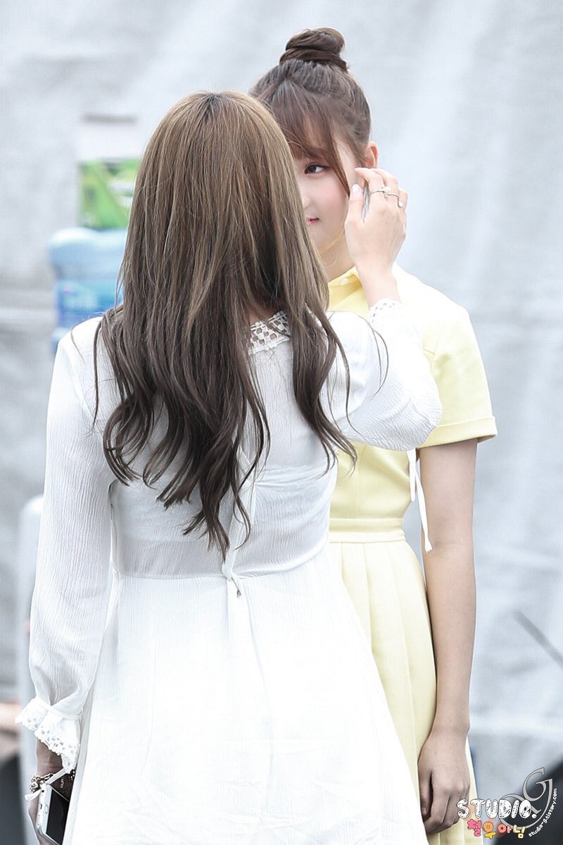 baoshangern's tweet photo. #GFRIEND #RelawanSatu  #WITH #HAYOUNG #APINK ..... bertemu lagi...  ♡ https://t.co/ORZ6l5J9ns