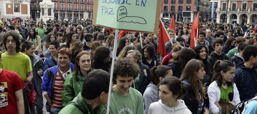A3Noticias's tweet photo. Estudiantes y padres llaman hoy a "vaciar las aulas" contra las 'reválidas' https://t.co/6OaktJ3AXZ https://t.co/ivfC82x3H0