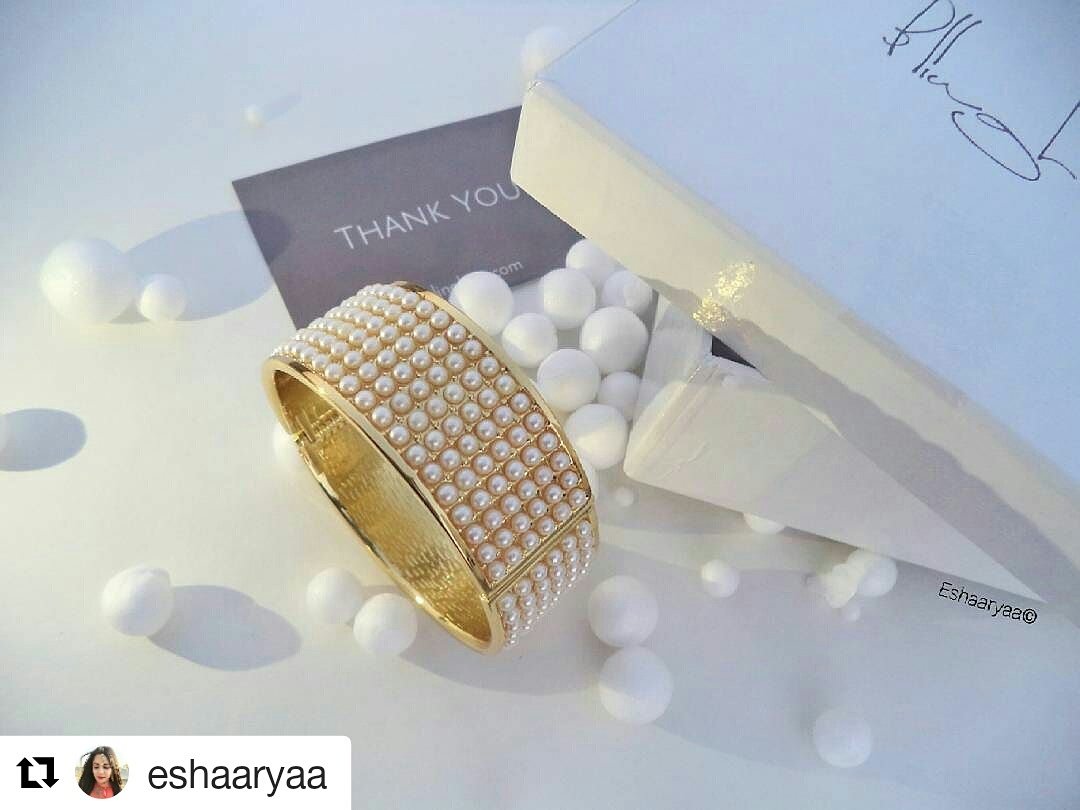 EshaArya's tweet photo. Gonna style this gorg piece soon ft. @blinglane
#blinglane #deseshaarya #eshaarya #blogger #pearlbangle #jewellerylove https://t.co/L7tYngiNIC