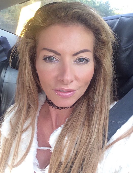 Morning! Haven't done a #selfie for a week!! 😮 💋 https://t.co/P67mq2N7kx<a href="/tag/selfie"class="tags">#selfie</a>