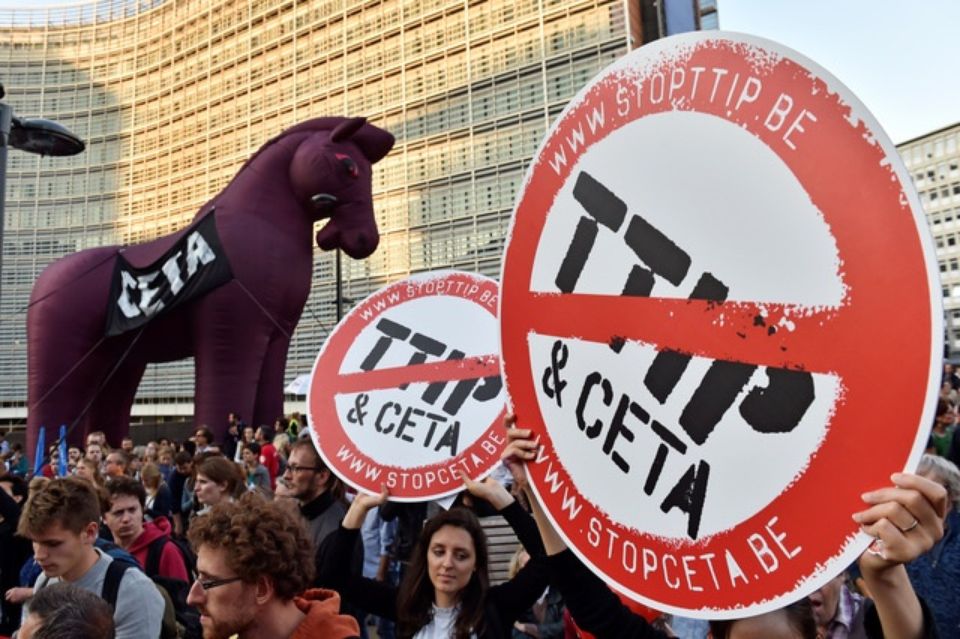 Matthijs85's tweet photo. Waarom Wallonië tegen CETA is https://t.co/hyZzhMkmto
#CETA #StopCETA #Wallonie #jesuiswallonie #TTIP #StopTTIP #StopTTIPCETA #StopTiSA #EU https://t.co/uEZ18w1CT9