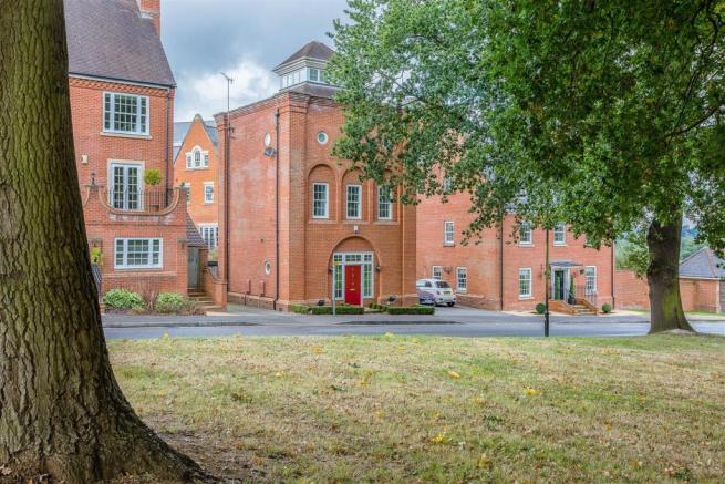 keithashton3's tweet photo. #ForSale - Stunning det property forming part of the prestigious #ClementsPark  Development https://t.co/J1myd65a9x #Brentwood #EstateAgent https://t.co/uSBHYrggAn
