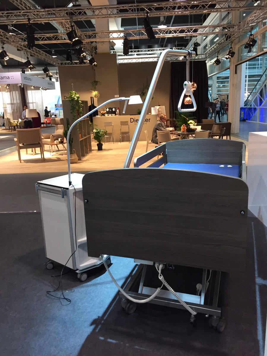 SchellInd's tweet photo. Tweede dag van de #IFAS16 in #Zürich. Bent u in de buurt? U vindt ons in hal 5, stand 113. De #champagne staat koud. https://t.co/uyxD6q8Sd7