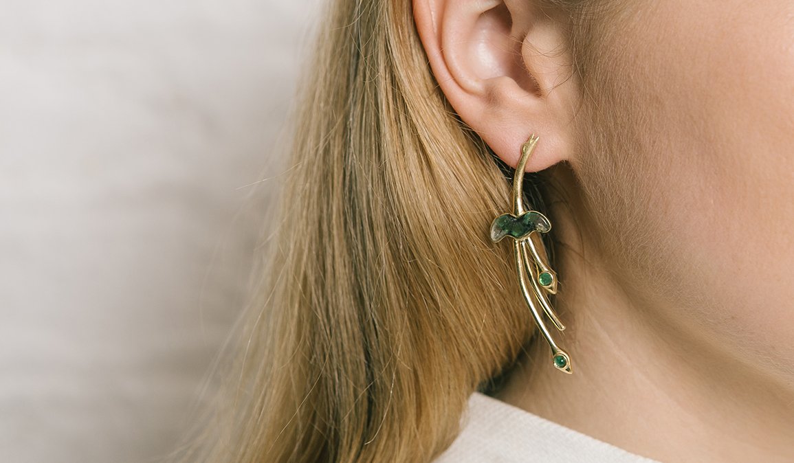 In honour of #AnimalBall starting <a href="/V_and_A/">V&A</a> 

we're wearing birds of paradise #earrings from <a href="/Astratelli/">Astratelli</a>! Try them on eventbrite.co.uk/e/dazera-party…