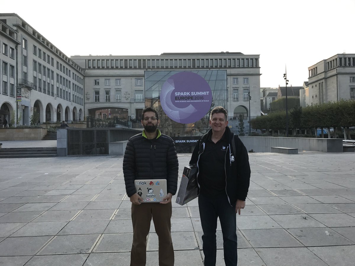 basho_fr's tweet image. team ready @spark_summit a sold out show! #scalextric running - wondering who will have the fastest #riak TS lap so far @datalemming leading