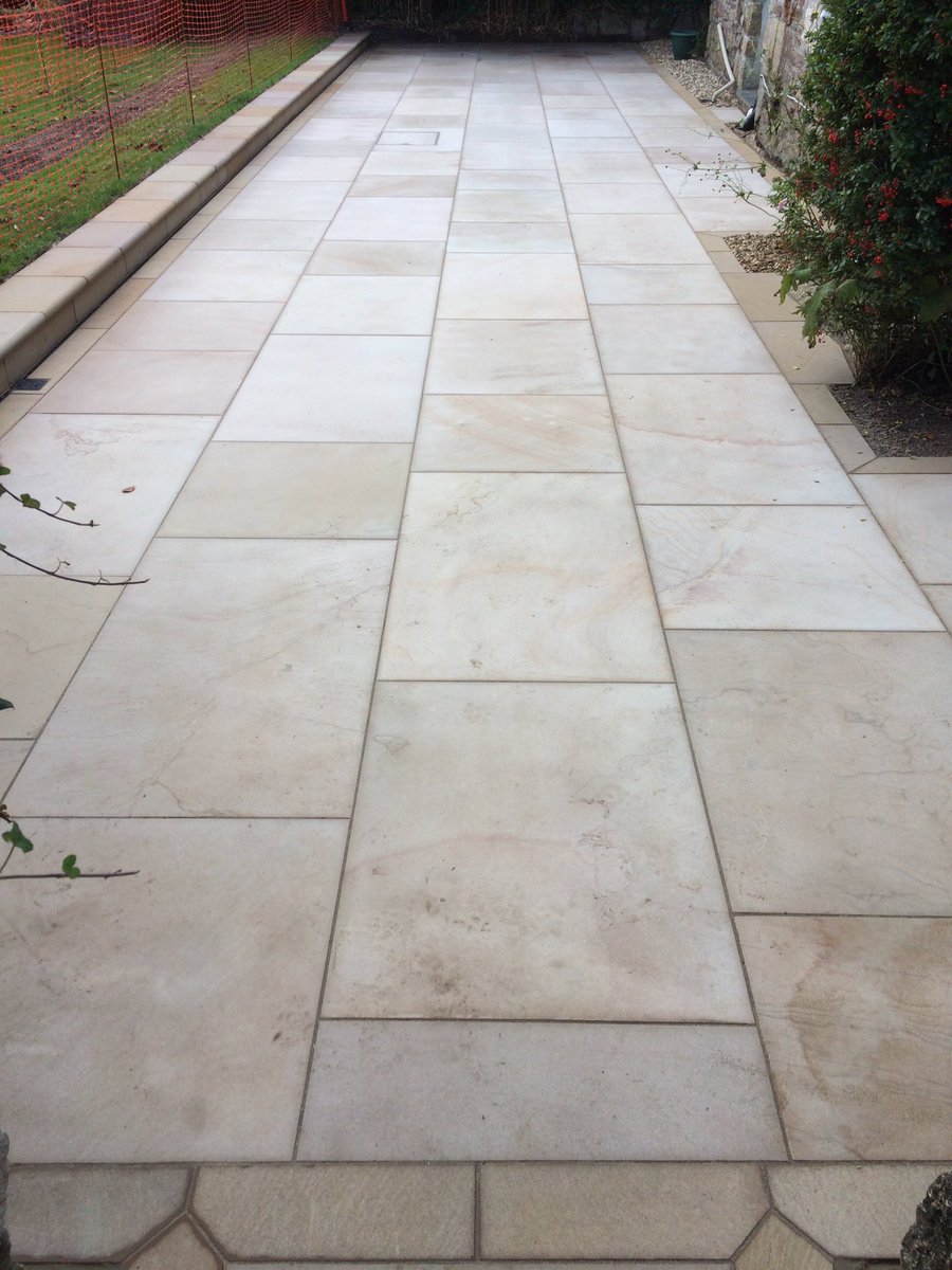 AbleLandscaping's tweet photo. Putting the finishing touches to this @MarshallsReg caramel kingsize patio. Outstanding stone👌@samtaylor1689 @Churmy66 #bestbyfar #trurohour https://t.co/5mHzz2CSNu