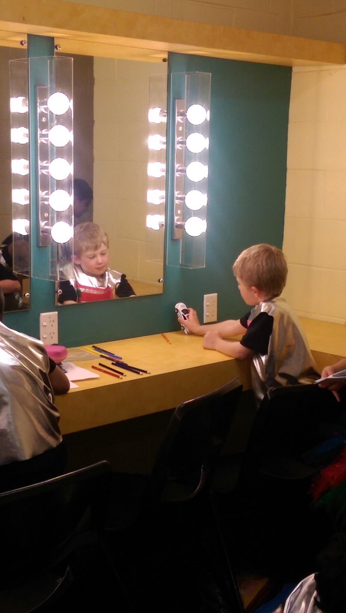 CamVyCain's tweet photo. KT &amp; KN keeping busy backstage! #itsshowtime2016 @rosehillps https://t.co/W82WczSkGH