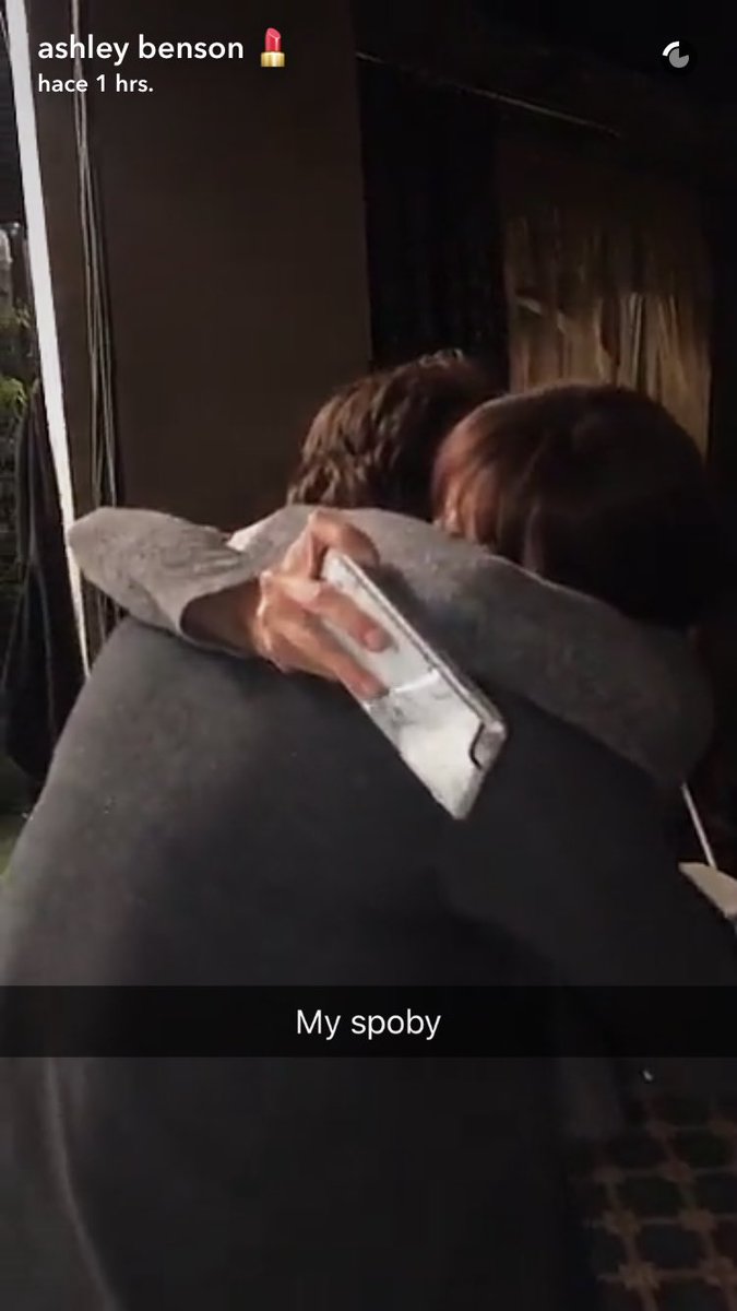 _PLL_Lovers_'s tweet image. El abrazo de despedida de Troian y Keegan... ¡Cuántos sentimientos juntos! 😍😭 #Treegan #Spoby