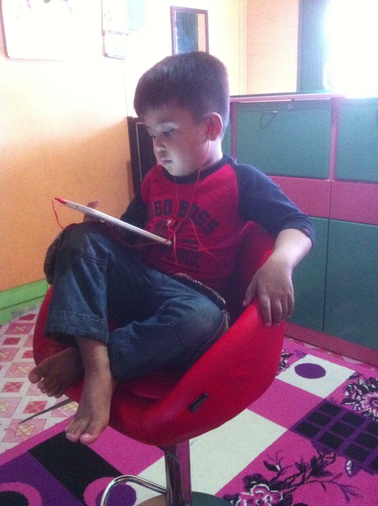 CASHMIEND's tweet image. Asyik betul bro,, nonton apa hayooo