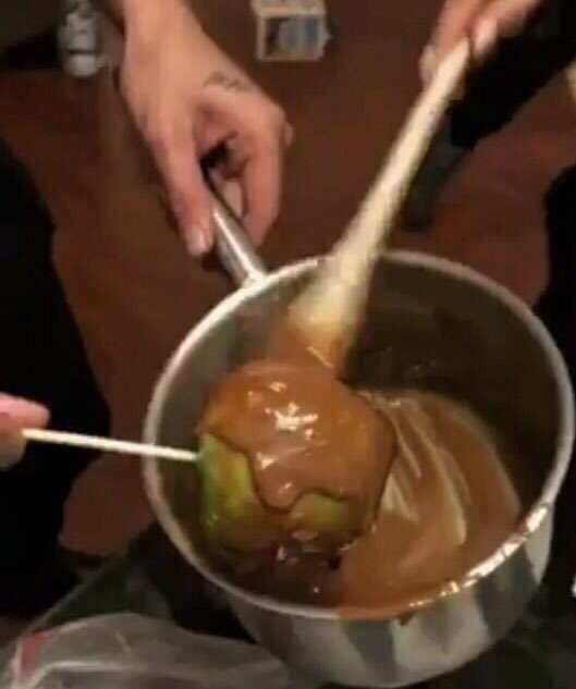 myyoujungkook's tweet photo. calum making caramel apples with his friends this makes me happy oh god my boy is the cutest https://t.co/gU1EQXJNWL