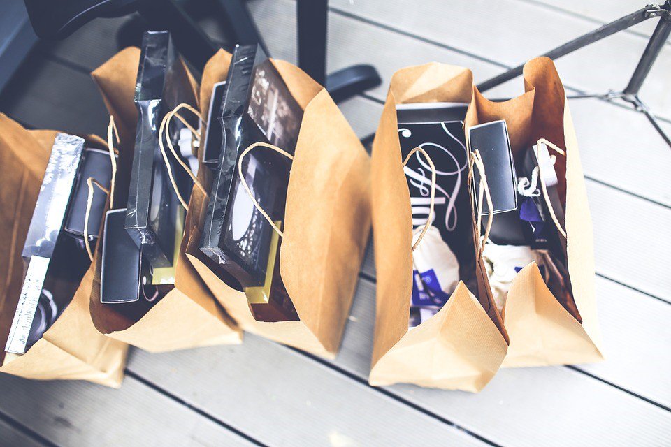 Ve_HeadQuarters's tweet photo. Over a Third of Online Shoppers Think #CyberMonday Will Out-sell #BlackFriday https://t.co/YXR89d58ZG https://t.co/APXQtgYzKY